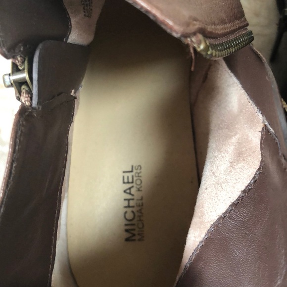 Michael kors Brown pair of women ankle high boot - Picture 6 of 6